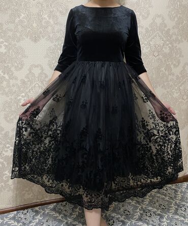 черное длинное платье: Вечернее платье, Пышное, Длинная модель, Бархат, 2XL (EU 44)