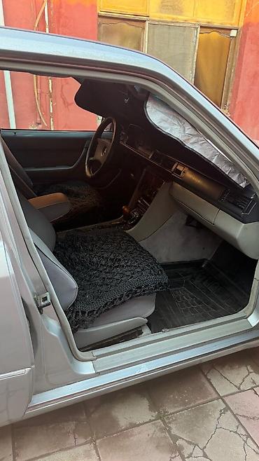 mercedes şəkilləri: Mercedes-Benz W124: 2.6 l | 1989 il Sedan — 9