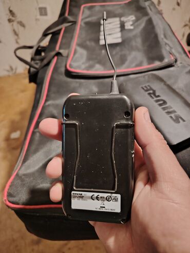 Səsgücləndiricilər, qulaqlıqlar və mikrofonlar: Shure BLX seriyası simsiz sistem Məhsul təsviri: - Model: Shure BLX4 — 6