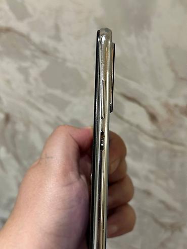 android monitor kredit: Xiaomi Redmi smartfon - Model: Redmi (arxa hissədə “Redmi” loqosu — 3