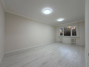 продаю 2х команатную квартиру в 7 мкр: 1 бөлмө, 32 кв. м, 104-серия, 1 кабат, Евроремонт