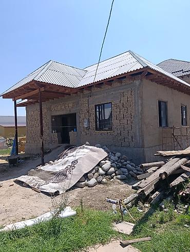 Продажа полдома: Одноэтажный дом в стадии строительства. - Материал стен: саман — 1