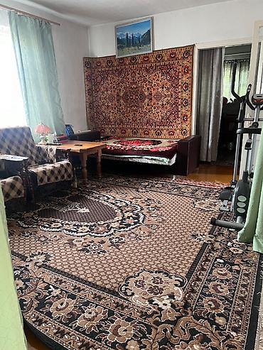 уровневая: Продаётся просторный 1,5-этажный кирпичный дом в с. Восток, ул — 4