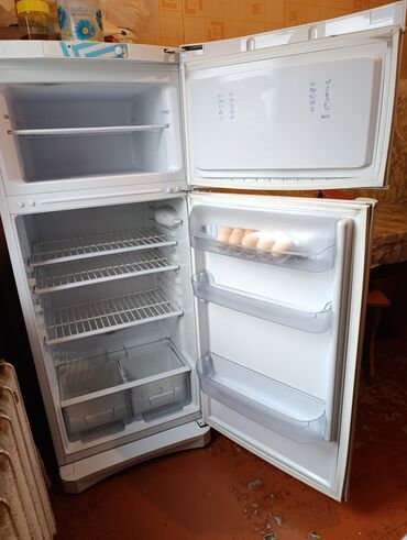 маленький холодильники: Холодильник Indesit, Б/у, Двухкамерный, 145 *