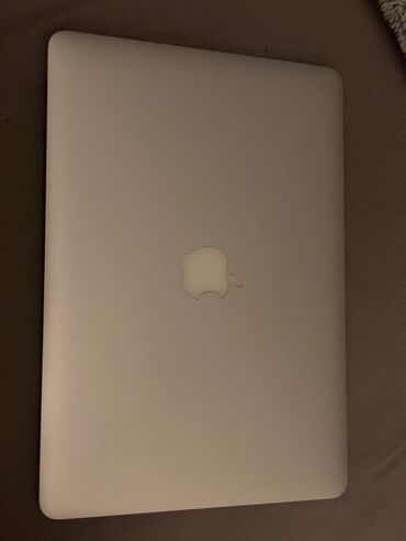 slabo nosen: Prodajem mac book air 13 star je 3 godine slabo je koristen ima malu