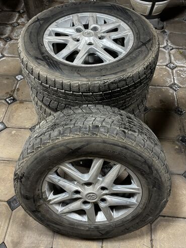 Шины: Шины 285 / 60 / R 18, Зима, Б/у, Комплект, Легковые, Япония, Dunlop