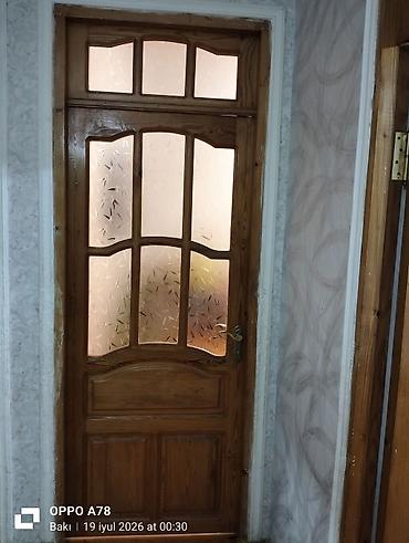 Taxta otaq qapısı – şüşəli dizayn - 4 ədəddir,heç bir prablemi yoxdu