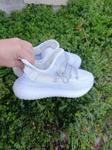 yeezy patike: Trainers, size - 38