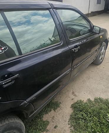 Унаа: Volkswagen Golf: 1994 г., 1.6 л, Кол менен иштөөчү, Бензин, Хетчбек — 4