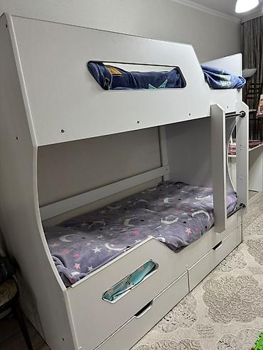 bunk bed: Двухъярусная детская кровать с выдвижными ящиками - Конструкция: два — 2