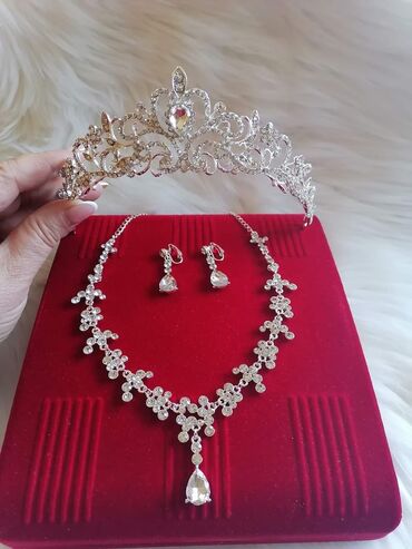 Setovi nakita: Cena 2500 din — 16