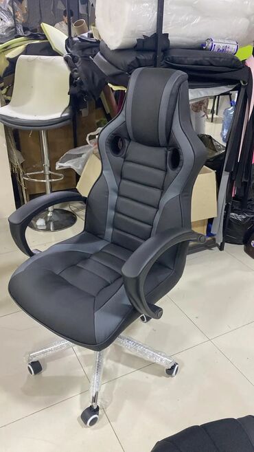 Ofis və oyun kresloları: Yeni, Təkərli, Qolları tənzimlənir, Dəri — 20