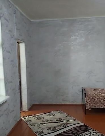 makyaj mebeli: Müşfiq məktəbinə yaxın, 15 sot ərazidə yerləşən geniş ev satılır. Evdə — 6