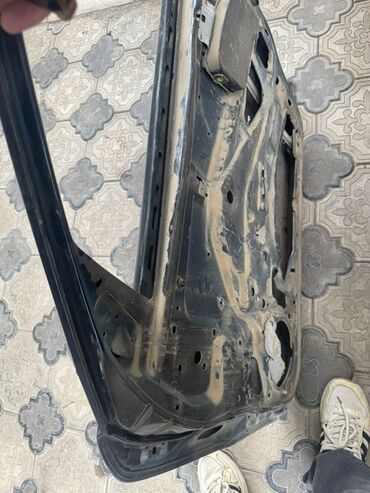 Boşqablar: Sağ ön, Mercedes-Benz Е220, 2000 il, Almaniya
