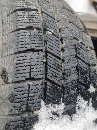 купить бу резину r14: 215/60/16 
1шт зима 21 года