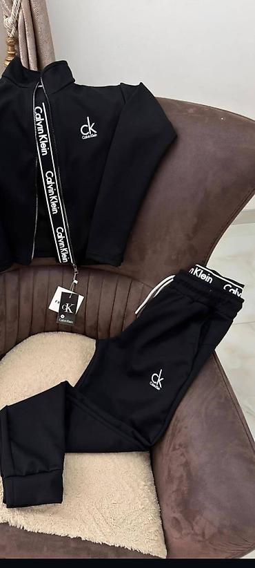 torba za vikend: Nove ženske trenerke S,M,L,XL, veličine za samo 3800 din
pb — 3