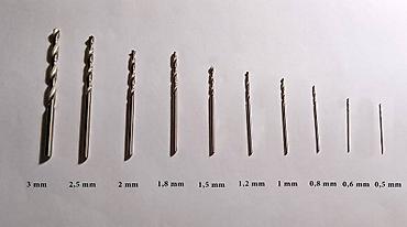 udarni srafciger: Nov komplet deset burgija za drvo: 1) 3 mm; 2) 2,5 mm; 3) 2 mm; 4) 1,8 — 1