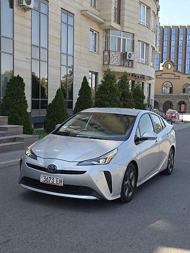 voxy noah: Toyota Prius: 2019 г., 1.8 л, Вариатор, Гибрид, Универсал — 1