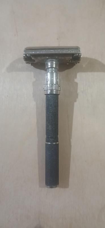 gun eynəyi: Klassik təhlükəsizlik ülgücü (safety razor). Metaldan hazırlanmış — 1