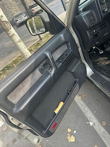 исуз: Isuzu Trooper: 1993 г., 3.2 л, Механика, Бензин, Внедорожник — 9