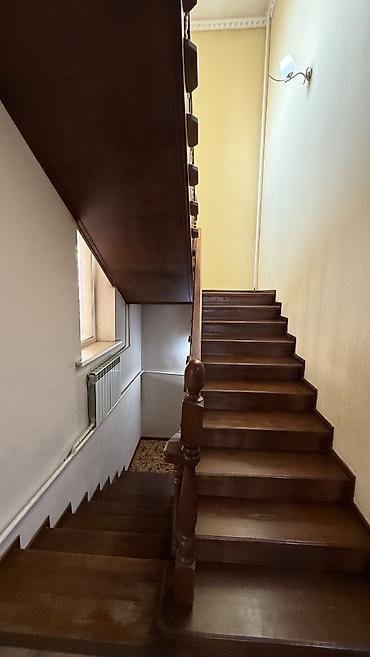 ауезова: 🏡 Продаётся трёхуровневый дом в жилмассиве Учкун Дом расположен в — 8