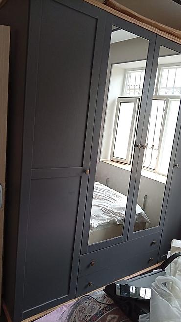 dolab mebel: Qapılı güzgülü paltar şkafı - Rəng: tünd boz (mat) - Ön hissə: 3 qapı — 1