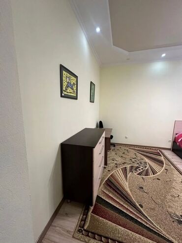 3 комнатная квартира 104 серии бишкек: 2 комнаты, 51 м², Сталинка, 1 этаж, Евроремонт