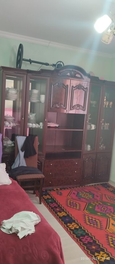 işlənmiş paltar dolabı: İşlənmiş, 4 qapılı Düz dolab, Qorka
