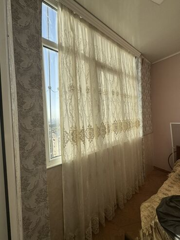 ad gunu ucun tort sekilleri: Tül pərdə – krem rəngli, zərif naxışlı - Material: nazik, işıq