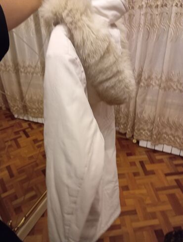 Kurtkalar: Qadın üst geyimləri paketi 1) Qara–ağ süni kürk gödəkçə - Arxa hissə — 9