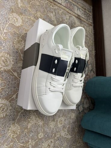 французский парфюм на розлив: Кеды VALENTINO GARAVANI Даже не успел поносить,продаю из за не