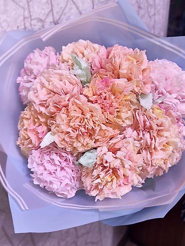 чайные розы: Букет ручной работы из Гвоздик(диантус)🌺🪷💐из гофрированной бумаги в — 6