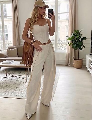 ceo set: Dvodelni set – korzet top i široke pantalone
3600 din
S M L — 2