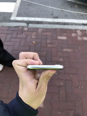 Apple iPhone: IPhone X, Б/у, 64 ГБ, Белый, 82 % — 5