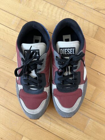 Туфли: Orijinal Diesel.Rahat və şık modeldir .Çox az istifadə olunub