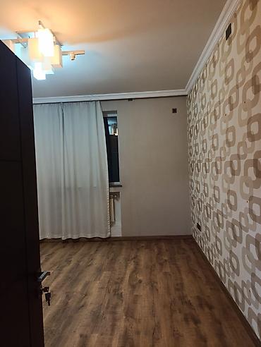 bulbulede satilan evler: Satılır: Kupçalı, Bunker tipli təmir olunmuş Mənzil. 80kmv, 3 otaq, + — 8