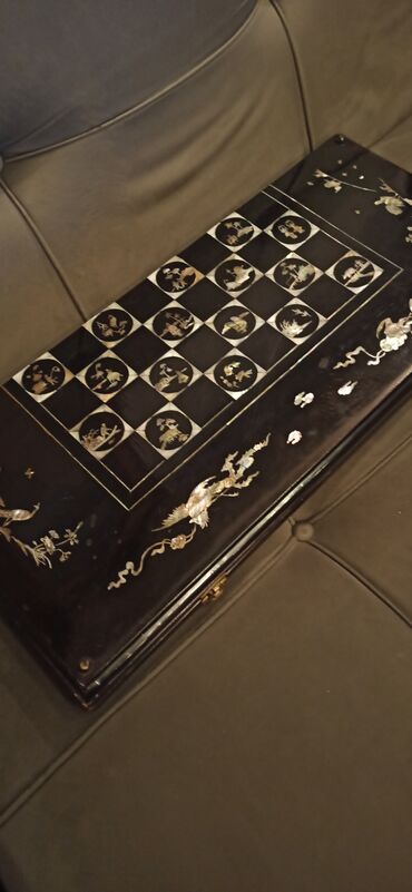 Sandıqlar: Əl işinə bənzər lak qutusu – şərq nağılı üslublu miniatür rəsmlə. - — 8