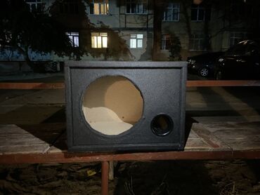 BMW: Avto subwoofer üçün qutu - Ön hissədə 1 ədəd 12" (təxmini) dinamik