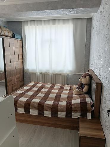 sumqayit 34 cu mehelle: Ev sarayda yerləşir. Mənzildə konditsaner, kombi sistemi, otaqlarda — 8