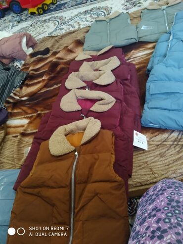 деми куртка детская: Продается детские безрукавки с 1года до 12лет цена 500с производство