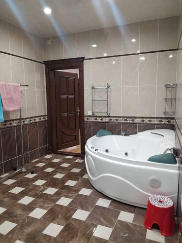 Uzunmüddətli kirayə mənzillər: Nəsimi rayonu, Zabitlər parkı yaxınlığında, “AF Center” binasında 4 — 15