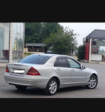 Mercedes-Benz: Mercedes-Benz C-Class sedan (W203), gümüş rəng. - Kuzov: 4 qapılı — 5