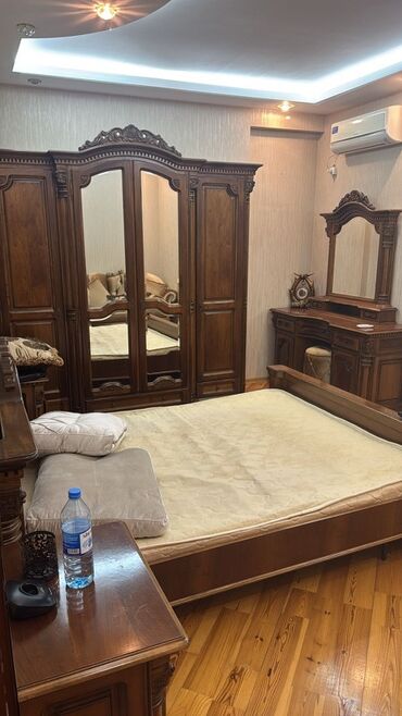 письменный стол: İkinəfərlik çarpayı, Komod
