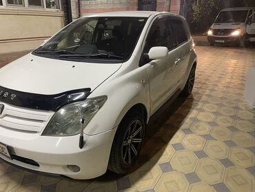 Toyota: Toyota ist: 2003 г., 1.5 л, Автомат, Бензин, Хэтчбэк