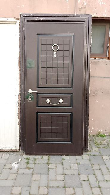 Metall giriş qapısı - Material: möhkəm metal konstruksiya, qalın