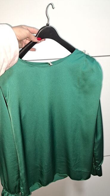 bershka na njpise ali: 9Fashion Woman, M (EU 38), Satin, color - Green