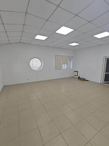 Аренда магазинов: Сдаю Помещение целиком: Косметика, парфюмерия, 80 м², В жилом комплексе — 17