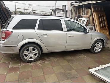 опел: Opel Astra Caravan (universal), gümüşü rəng. Texniki və funksional — 2