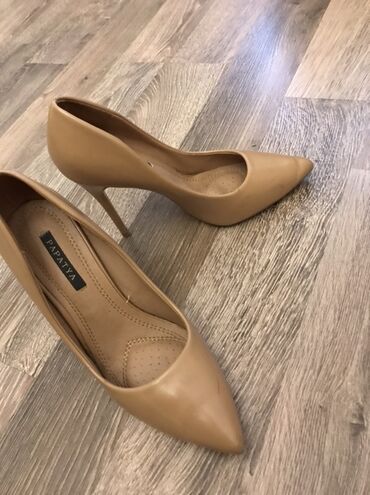 Qadın geyimləri: Brend: PAPATYA Model: Klassik stiletto Rəng: Bej/nude Material: Hamar