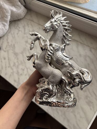 Paltar tikişi: Ev Ucun dekor statuetka
